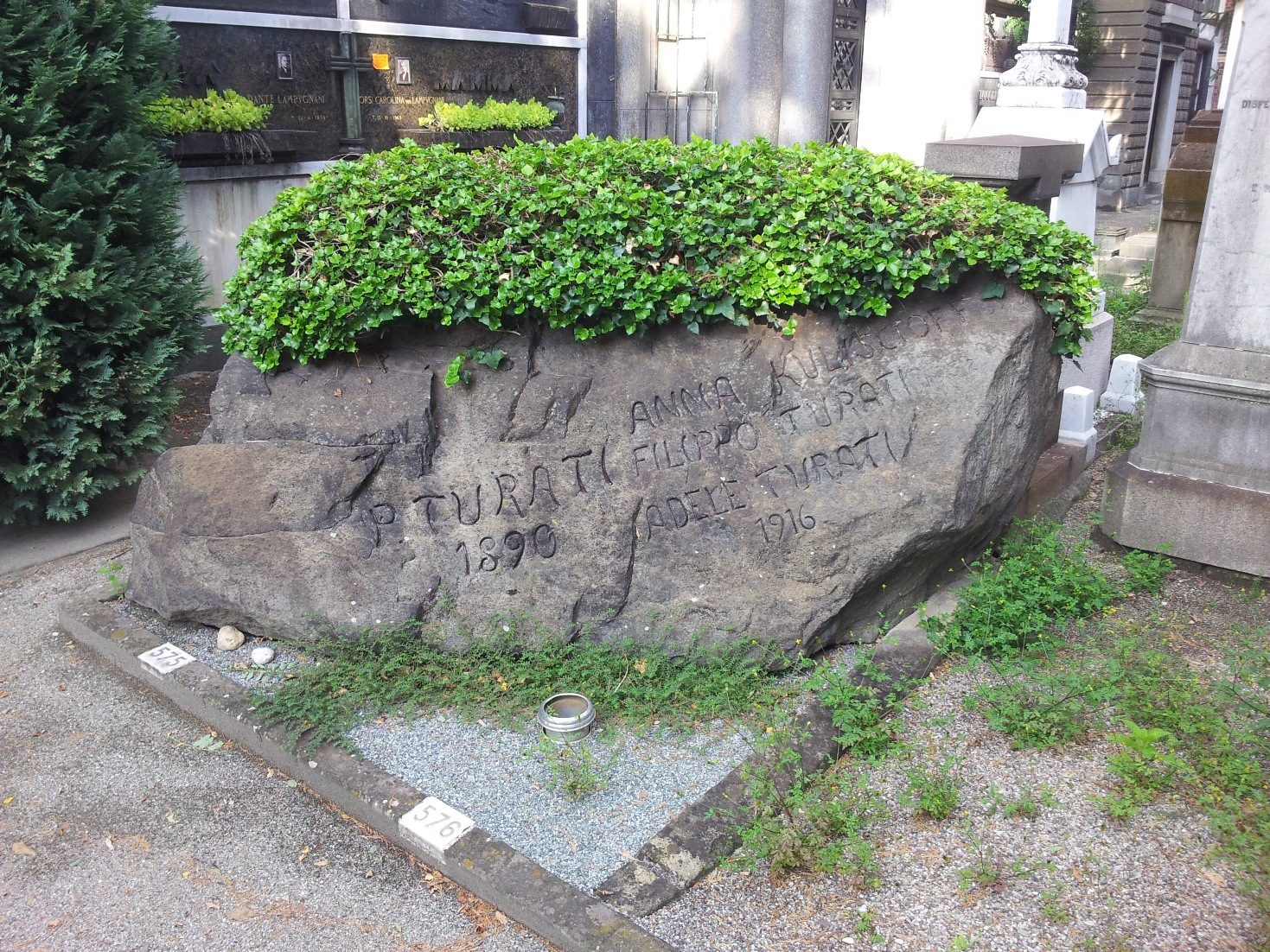 Anna Kuliscioff's tomb, Monumental Cemetery, MIlan - 02.jpg